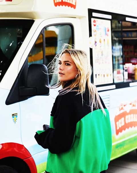 “Hoje em dia, nos tapetes vermelhos, eles ficam esperando modelos. Esse não é o nosso trabalho. Modelos são bons para estar em frente das câmeras e sabem como mostrar o quão crua é a alma deles com o clique das fotos. O talento deles não vai além disso”, declarou a Pugh.
