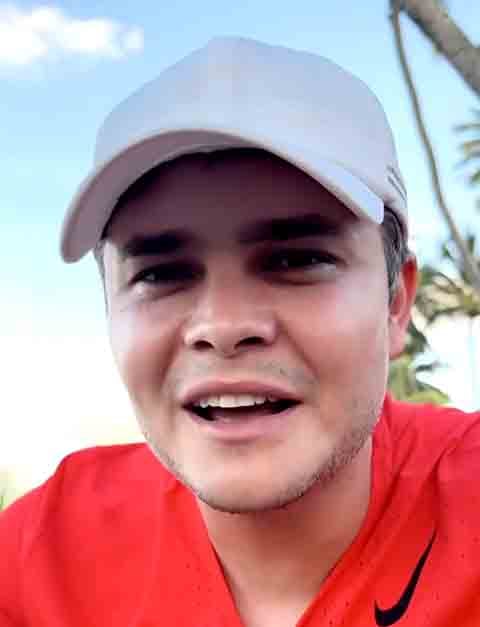 O cantor sertanejo Matheus, da dupla com Kauan, compartilhou no Instagram uma celebração especial que promoveu para um casal em plena praia. 
