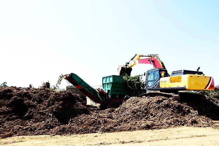 Já os micronutrientes, embora exigidos em menor quantidade, são igualmente fundamentais. Elementos como ferro, manganês, zinco, cobre, boro, cloro e molibdênio participam de processos como fotossíntese, divisão celular e formação de sementes. A correta disponibilidade desses nutrientes garante um desenvolvimento equilibrado das culturas.