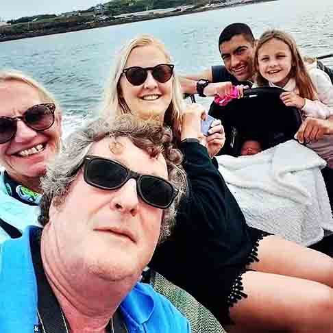 “Minha vida toda foi marcada por mudanças. Isso facilitou a ideia de pegar minhas coisas e mudar para Tristan da Cunha”, contou Kelly ao Business Inside.