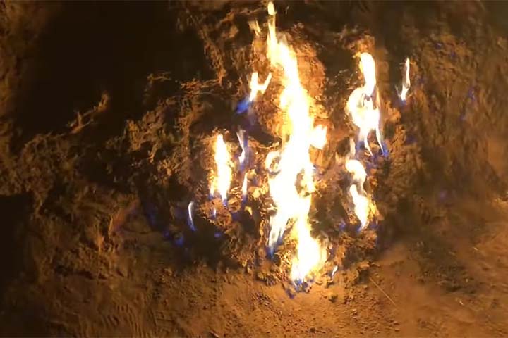 Além de sua importância espiritual e cultural, Yanar Dagh também é um símbolo da riqueza geológica do Azerbaijão. Saiba mais sobre o país!