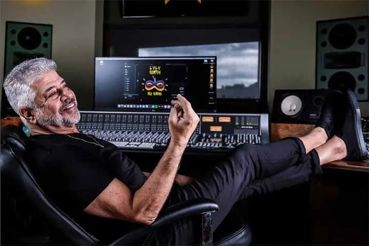 Em 2007, Lulu Santos lançou o disco Longplay, quando se utilizou do que há de mais moderno em tecnologia, com paredes de LED, iluminação e projeções feitas com clipes interativos em sua turnê.