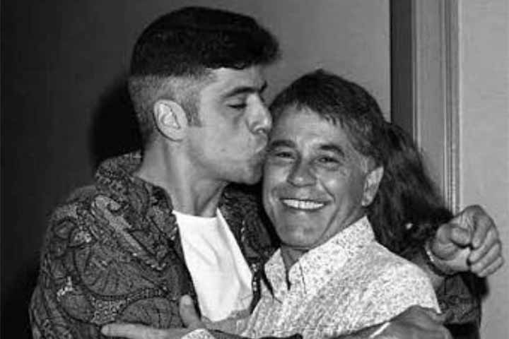 O cantor, então, gravou Tesouros da Juventude em parceria com o jornalista Nelson Motta. Ele considera essa a sua primeira composição de sucesso e que ganhou, inclusive, certa projeção radiofônica para desbravar o universo da música. 
