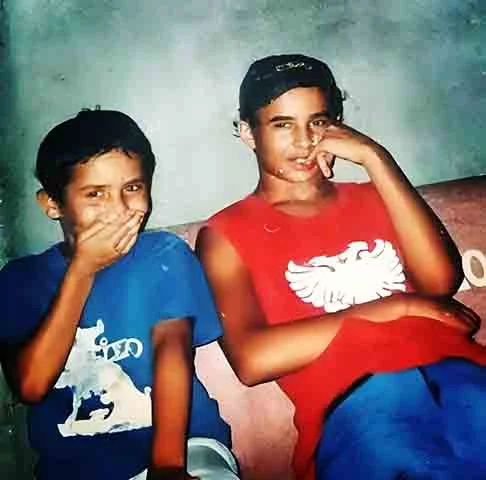 Nascido em 04/10/1994, Matheus é natural de Itapuranga, em Goiás, assim como seu irmão mais velho Kauan,que nasceu em 07/12/1988. 

