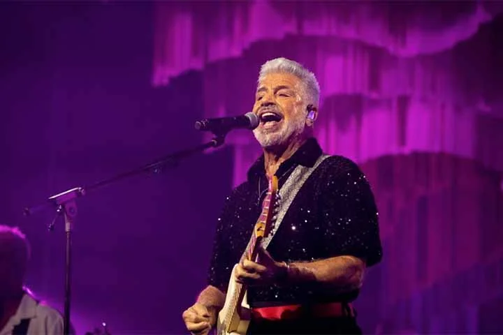 Lulu Santos foi casado com a jornalista Scarlet Moon entre 1978 e 2006. Ela morreu em 2013, quando eles somavam 28 anos de relacionamento.
