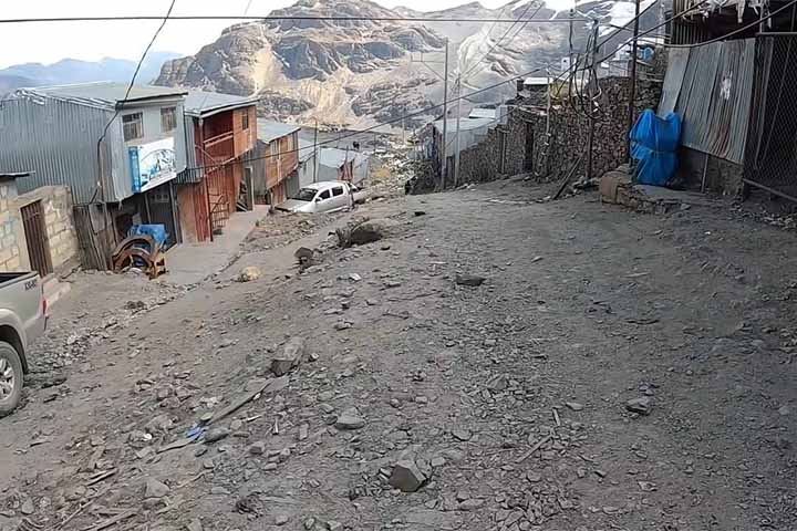 Os hotéis de La Rinconada não oferecem nada além do básico: uma cama e cobertores.