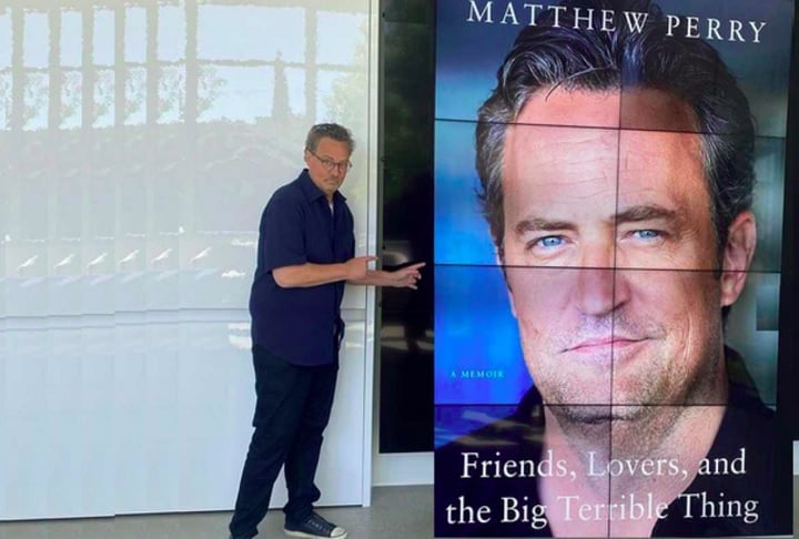 Além da morte em si, o documentário também aborda a batalha de Perry contra o vício, algo que ele já havia discutido em seu livro de memórias, Friends, Lovers and the Big Terrible Thing, lançado em 2022.