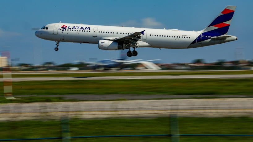 Voos da Latam entre Fortaleza e Parna&iacute;ba foram suspensos; Anac afirma que a decis&atilde;o partiu da companhia a&eacute;rea 