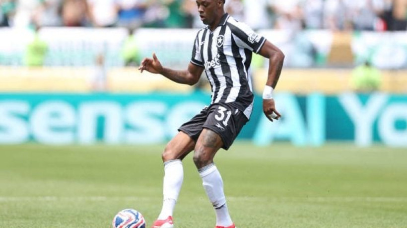 Zagueiro, que fez sua estreia diante do Palmeiras no Mundial de Clubes, deve herdar vaga de defensor que foi para Nottingham Forest