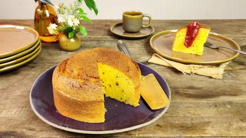 Há receitas de bolos mais fáceis, enquanto outras são mais elaboradas. A escolha depende da ocasião e do ânimo do confeiteiro na hora que bate aquela vontade súbita de comer um docinho.