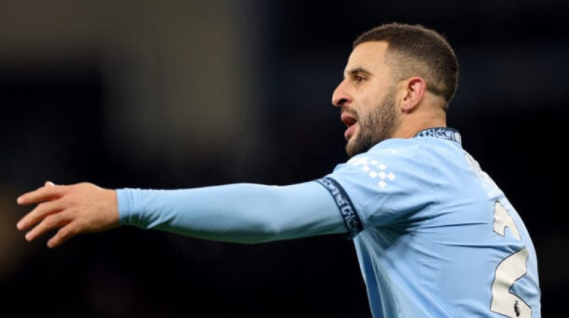 Lateral-direito de 35 anos deve trocar de clubes no futebol inglês após sete temporadas e 17 títulos em Manchester