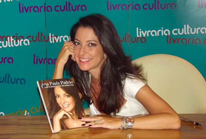 Em 2014, a jornalista lançou o livro O Amor Chegou Tarde em Minha Vida, uma autobiografia na qual reflete sobre sua trajetória e aborda questões essenciais para a mulher contemporânea. 