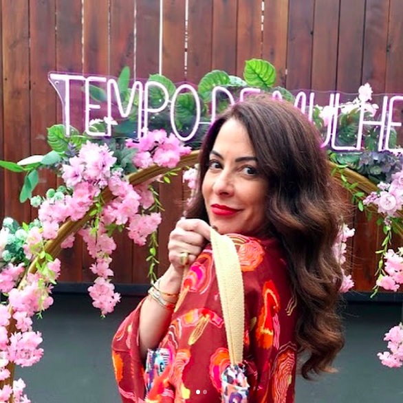 Paralelamente à carreira na TV, Ana Paula investiu em projetos voltados ao empoderamento feminino. Fundou a plataforma Tempo de Mulher, referência em conteúdo destinado a mulheres.