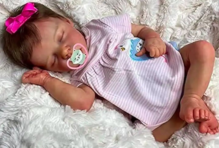 A jovem solicitou um táxi por aplicativo por volta das 23h, afirmando que o bebê estava com muita dor e pedindo que o motorista fosse rápido. 