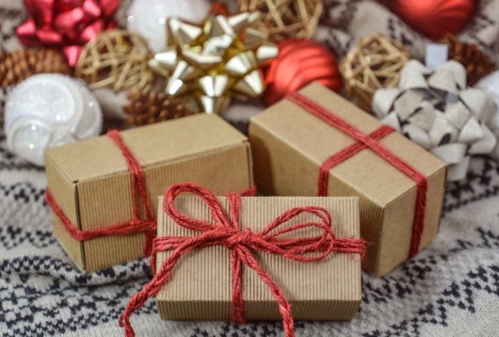 O importante é que os itens de uso pessoal sejam compatíveis com a viagem, tanto em quantidade quanto em natureza. Isso significa que objetos como lembrancinhas, por exemplo, não são considerados de uso pessoal, pois são adquiridos para presente e não para uso próprio durante a viagem.