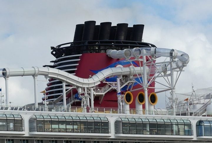 Em um comunicado, a Disney Cruise Line comemorou o resgate: “Parabenizamos nossos tripulantes por suas habilidades excepcionais e ações rápidas, que garantiram o retorno seguro de ambos os hóspedes ao navio em minutos.