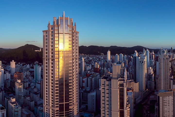 O empreendimento é financiado pelos donos da área comercial do Edifício New York Apartments (foto) e promete oferecer um ambiente moderno, com diversas opções gastronômicas, música e bebidas.