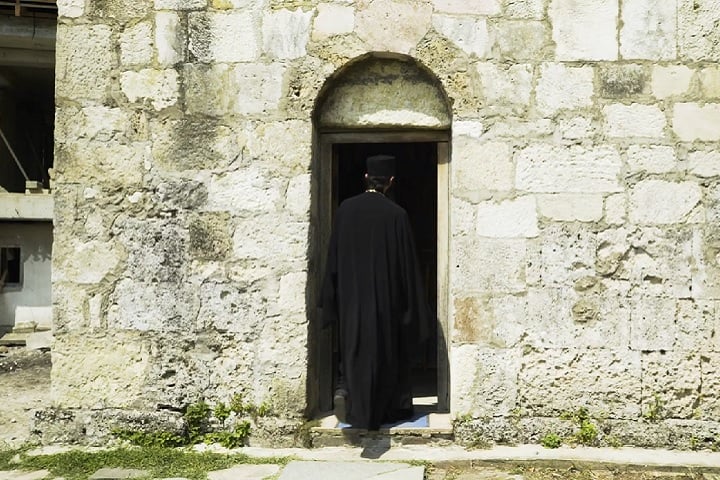 Por enquanto, apenas eles têm permissão para acessar o cume, mas as obras de renovação iniciadas em 2009 têm como objetivo tornar o local acessível ao público geral no futuro. 