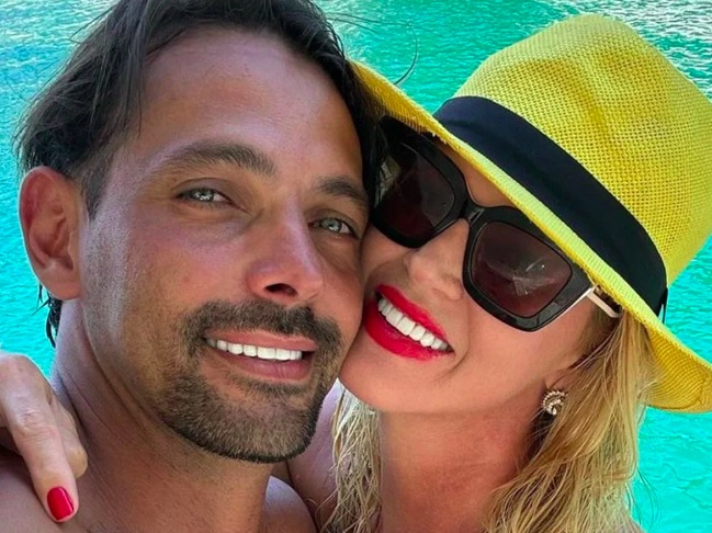 Em 2020, a socialite oficializou a união com outro empresário, Thiago Castilho. Após relatar ter sido vítima de violência doméstica, ela deu entrada no divórcio em 2024.