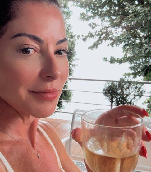 O vídeo, com mais de 5,8 milhões de visualizações, recebeu apoio massivo, especialmente de mulheres que apoiaram sua fala.