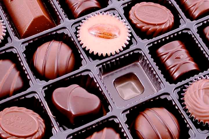 Em relação aos equipamentos necessários para a confecção desses produtos, há uma grande variedade como misturadores, tachos e moldes.