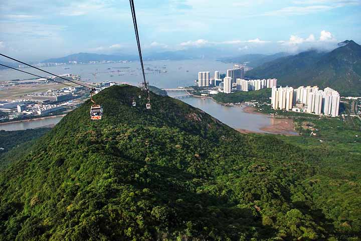 Afinal, historicamente, a região de Hong Kong é ocupada pelos chineses desde a era neolítica. Inicialmente, formavam uma pequena comunidade pesqueira, mas o país também foi testemunha das lutas entre a dinastia Ming e a Ping, no século XVII.