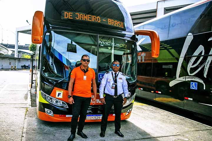 Na prática, o ônibus parte do Rio de Janeiro e segue por importantes cidades brasileiras, como São Paulo, Cuiabá, Porto Velho e Rio Branco, antes de cruzar a fronteira com o Peru.