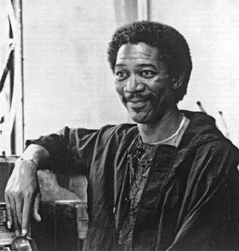 Morgan Freeman – Um dos atores mais famosos de Hollywood, Morgan Freeman serviu por quatro anos como mecânico de radar da Força Aérea dos EUA antes de se tornar ator.