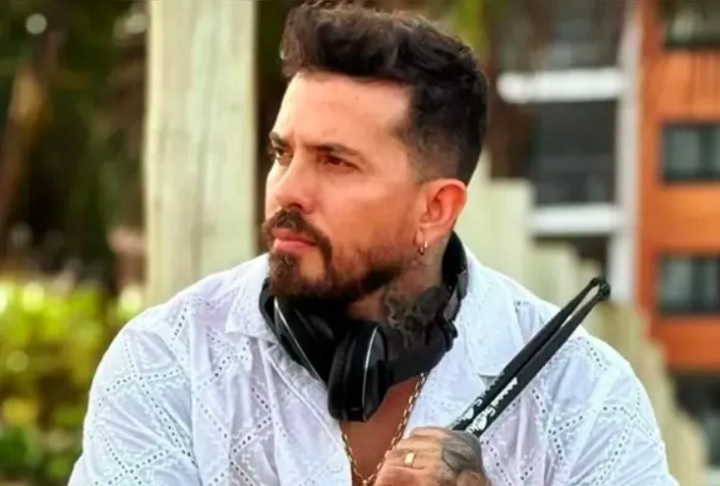 A ideia surgiu ao perceber que, apesar de sua paixão pelo esporte, não torce por nenhum time específico.