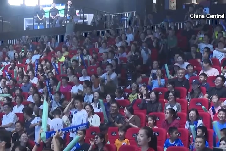 Cerca de 500 pessoas acompanharam o campeonato, que teve árbitros humanos.