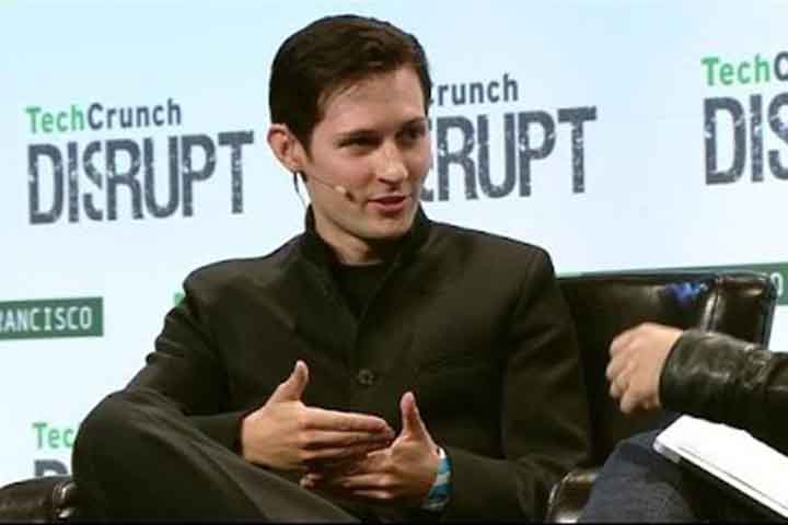 Em 2014, Durov foi forçado a vender sua participação e deixar a empresa, após se recusar a ceder dados de usuários ao governo russo e se negar a banir perfis ligados à oposição política.