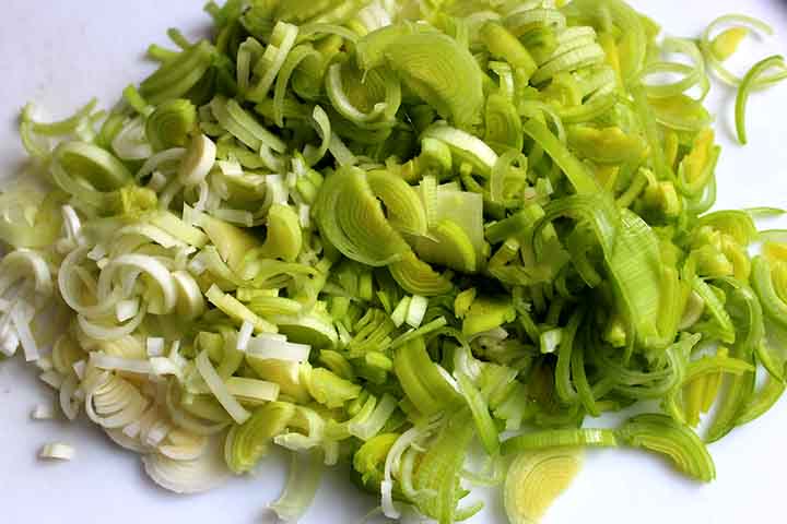 De sabor mais suave que a cebola, o alho-poró é muito usado na culinária, sendo um ingrediente da famosa sopa vichyssoise, na França. Podem também ser utilizados crus em saladas ao lado de outros legumes e vegetais. 