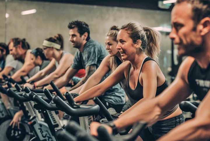 O ovo ajuda a controlar a glicemia, pois tem poucos carboidratos e contribui para o aumento da massa muscular, pois é rico em proteínas.