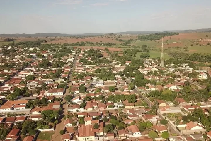 Palmelo fica situado no sudeste do estado de Goiás, a cerca de 125 km de Goiânia e 246 km de Brasília.