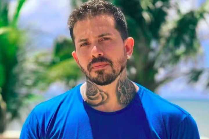 Amadurecer emocionalmente exige responsabilidade. Não dá pra jogar nas costas da parceira a tarefa de preencher o que falta em você, opinou Arhur.