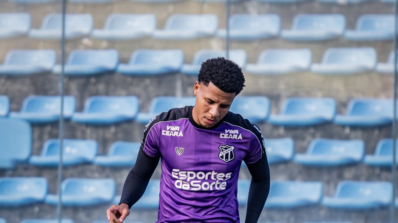 Volante Lucas Lima em treino do Cear&aacute; no PV 