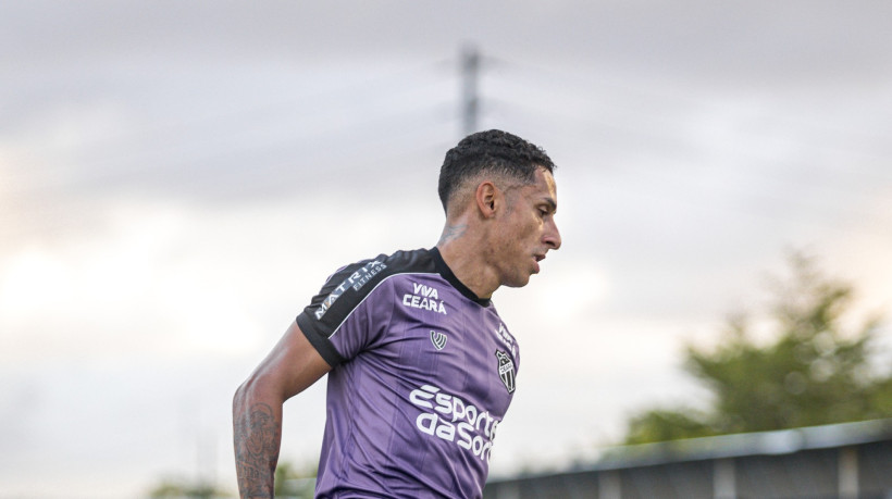 Atacante Bruno Tubarão em treino do Ceará no Carlos de Alencar Pinto