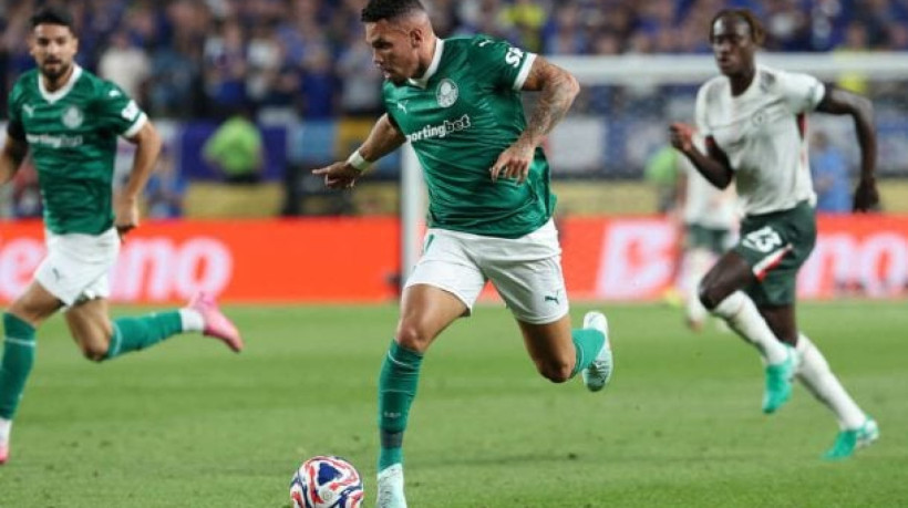 Em suas redes sociais, atacante confirmou que vai passar por uma cirurgia na canela direita que vai tirá-lo de todo o restante da temporada