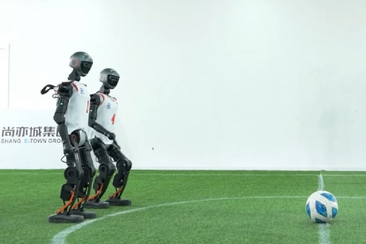 Cheng Hao, CEO da Booster Robotics, destacou a importância da segurança para futuras interações entre humanos e robôs.