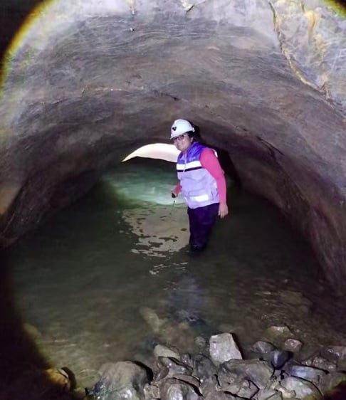 Foram identificados 14 artefatos ao longo da caverna, que está parcialmente submersa.
