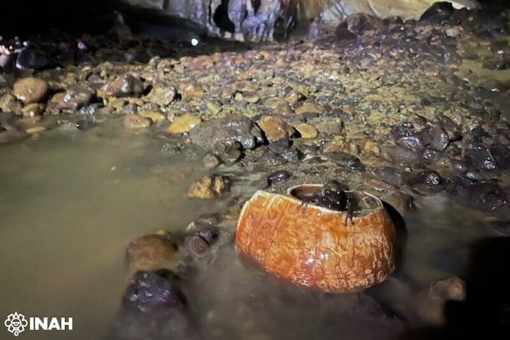 Inicialmente, os pesquisadores acharam que os objetos eram lixo deixado por pessoas que passaram pelo local.