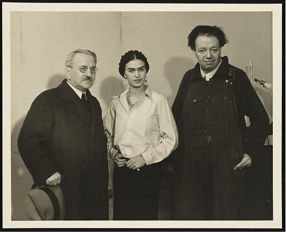 Frida e Rivera militaram no Partido Comunista e tiveram um casamento marcado por casos extraconjungais de ambos os lados.
