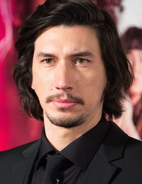 Adam Driver – Conhecido por seu papel como Kylo Ren em Star Wars, Driver serviu nos Fuzileiros Navais dos EUA após os atentados de 11 de setembro. Foi dispensado por motivos médicos antes de ser enviado ao Iraque.