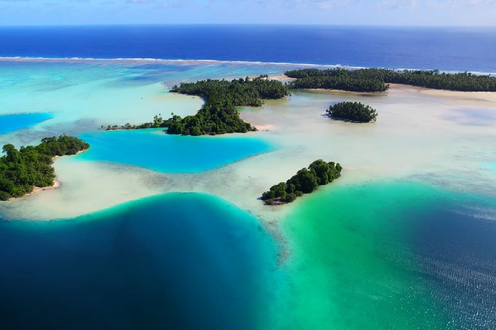 A biodiversidade marinha e terrestre do atol o torna um importante laboratório natural para a pesquisa e a conservação.