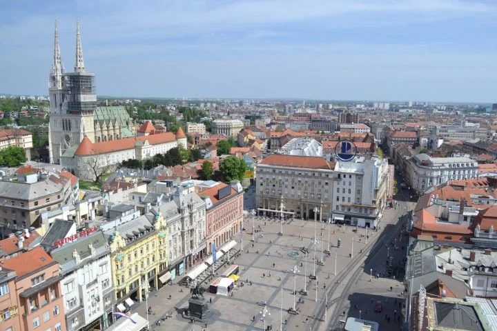 Zagreb - A capital croata é repleta de construções em estilo austro-húngaro dos séculos 18 e 19. A Cidade Alta abriga vários dos mais importantes e antigos patrimônios do país. 