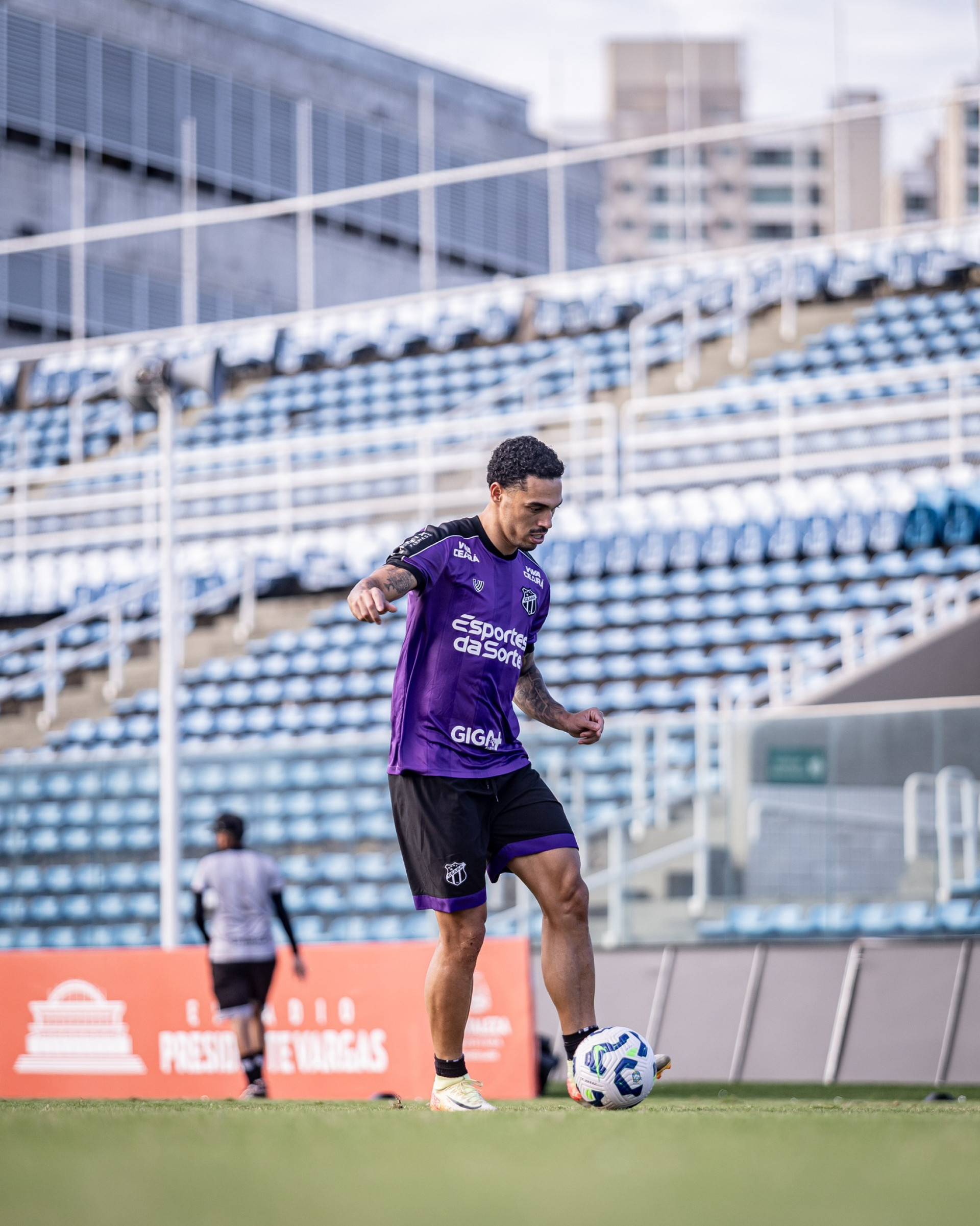 Zagueiro Éder é remanescente da temporada passada (Foto: Gabriel Silva / Ceará SC)