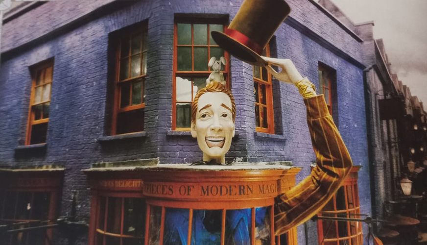 Gemialidades Weasley  - A loja dos irmãos gêmeos que se rebelaram contra professores e montaram seu próprio negócio. 