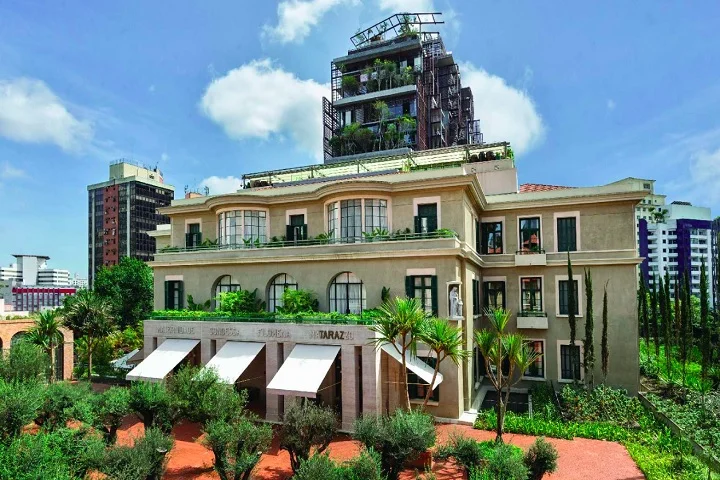 O hotel Rosewood fica próximo à Avenida Paulista, abriga uma coleção de arte com 450 obras de 57 artistas brasileiros e ainda oferece suítes privativas à venda.