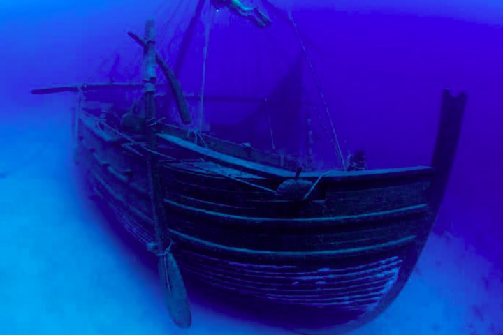 Um dos achados mais famosos é o Navio de Uluburun, descoberto na costa da Turquia em 1982.