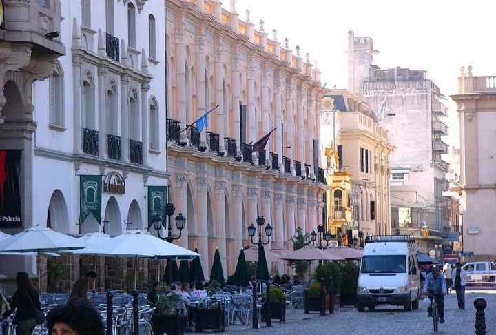 Alguns cuidados devem ser tomados para evitar o chamado soroche ou mal de altitude. Uma dica é ir se aclimatando em Salta uns dois dias antes da viagem.